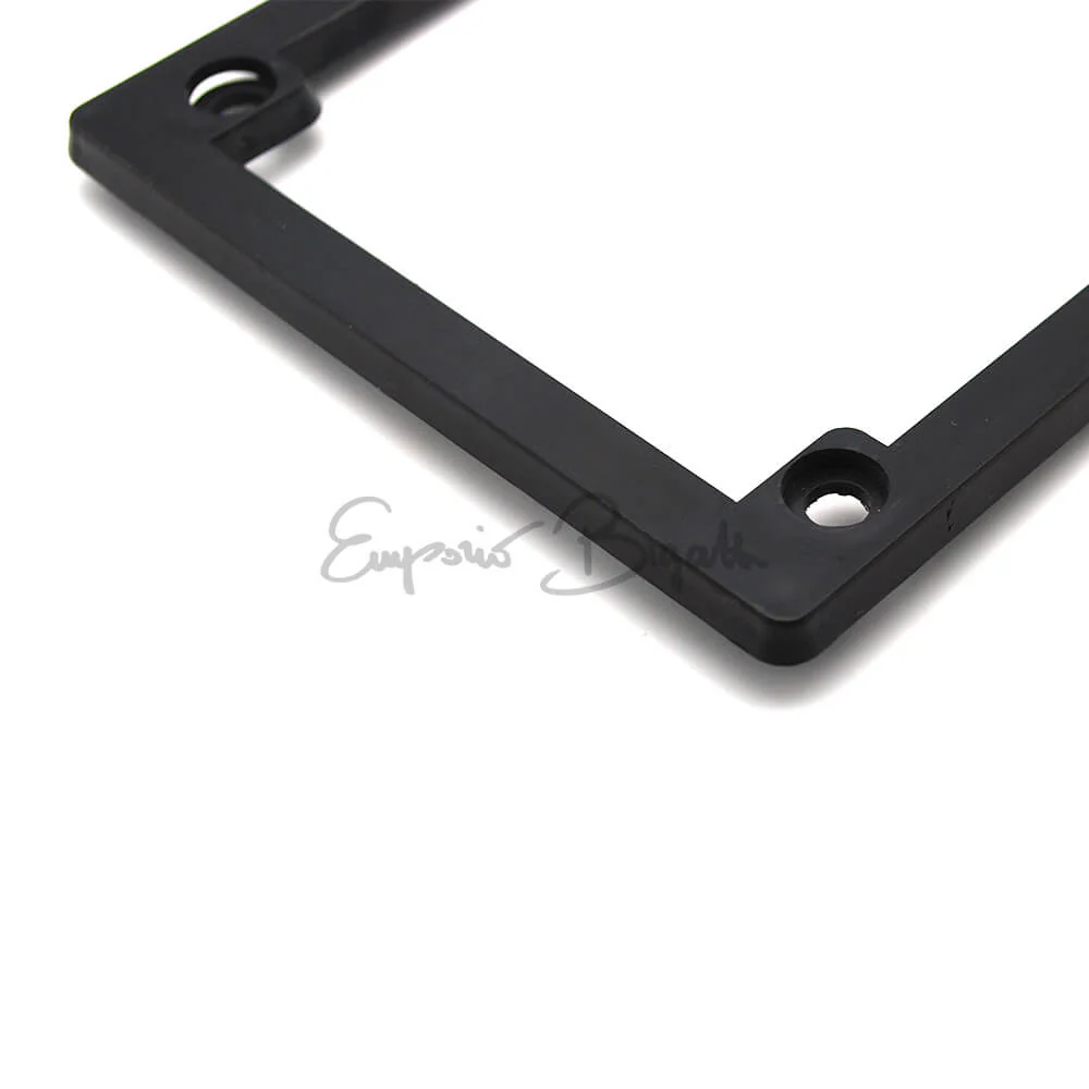 Cornice targa posteriore in plastica per targhe affiancate 6 fori dal 1976 al 1998 | Universale | - Image 4
